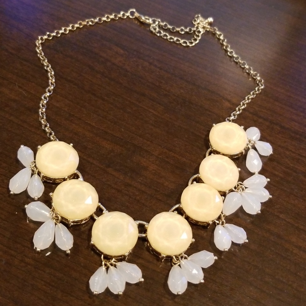 STATEMENT NECKLACE